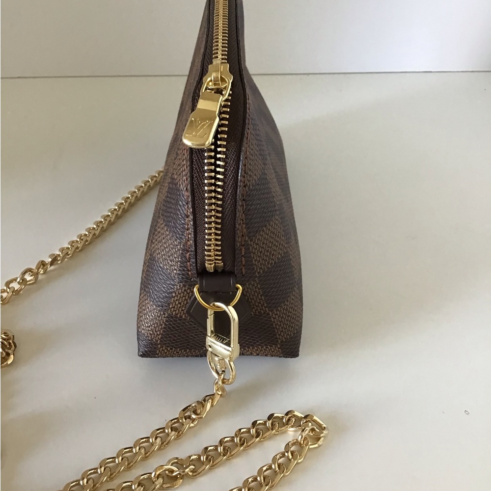Louis Vuitton cosmetic bag with added chain. - Picture 5 of 8